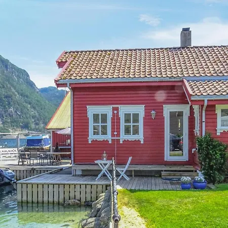 3 Bedroom Front In Erfjord