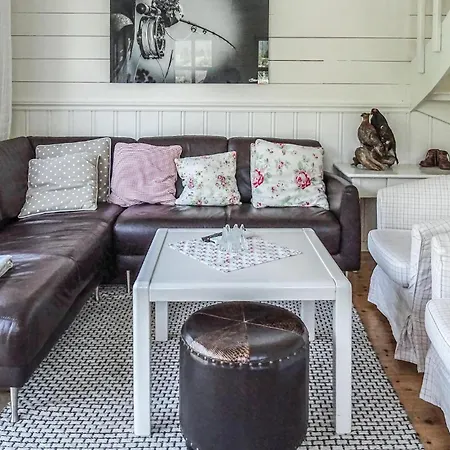 3 Bedroom Front In Erfjord
